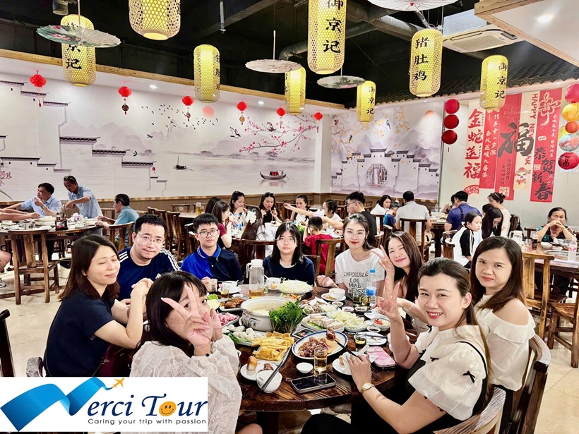 Nhà hàng ăn tour Đông Hưng Trung Quốc 2 ngày 1 đêm